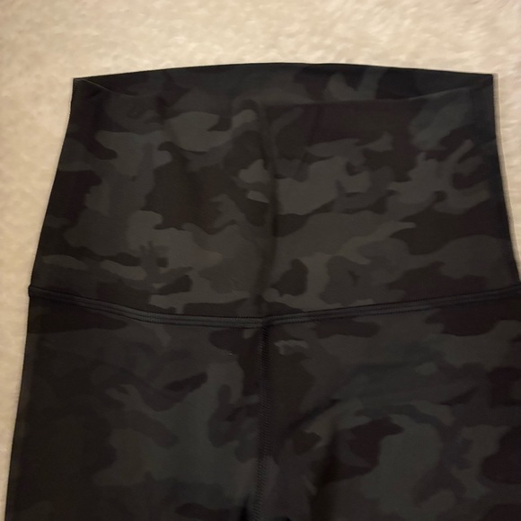 Lululemon align camo print 23” crop leggings - Picture 3 of 4